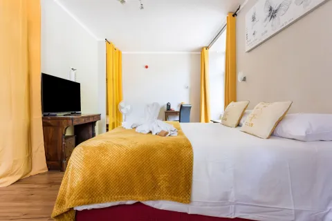 FAMILY WEEKEND - QUADRUPLE ROOM FOR 4 ADULTS - BREAKFAST INCLUDED